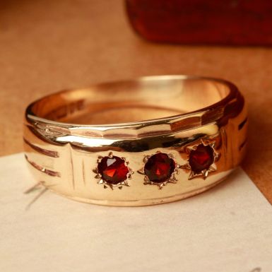 Pre-Owned Vintage 1971 9ct Gold Garnet Trilogy Signet Band Ring