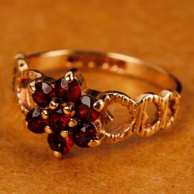 Pre-Owned Vintage 1977 9ct Yellow Gold Garnet Cluster Ring