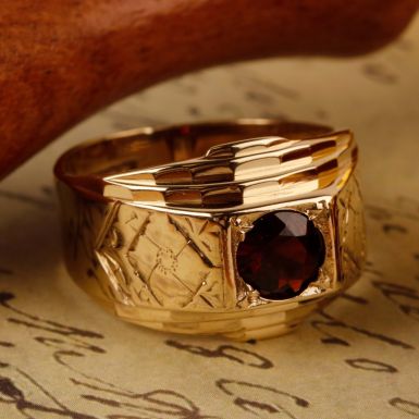 Pre-Owned Vintage 1973 9ct Yellow Gold Garnet Dress Ring