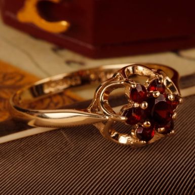 Pre-Owned Vintage 1979 9ct Yellow Gold Garnet Cluster Ring