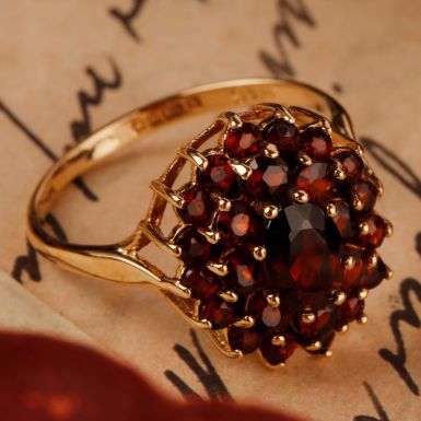 Pre-Owned Vintage 1978 9ct Yellow Gold Garnet Cluster Ring