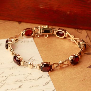 Pre-Owned Vintage 1975 9ct Gold Garnet Bow Link Bracelet