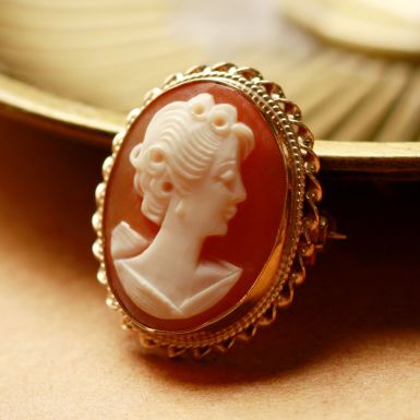 Pre-Owned Vintage 1981 9ct Yellow Gold Rope Edged Cameo Brooch