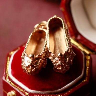 Pre-Owned Vintage 1964 9ct Yellow Gold Genie Slippers Charm