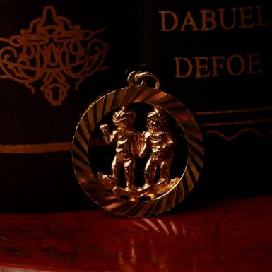 Pre-Owned Vintage 1981 9ct Yellow Gold Gemini Horoscope Pendant