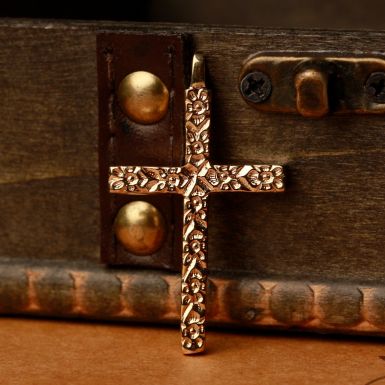 Pre-Owned Vintage 1976 9ct Gold Floral Patterned Cross Pendant