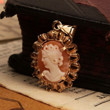 Pre-Owned Vintage 1979 9ct Yellow Gold Oval Cameo Pendant
