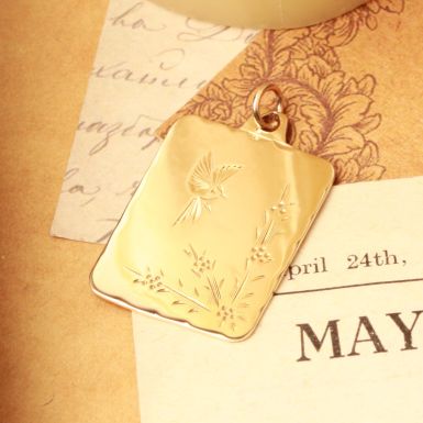 Pre-Owned Vintage 1979 9ct Yellow Gold Bird Engraved Pendant