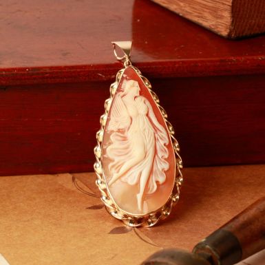 Pre-Owned Vintage 1979 9ct Yellow Gold Cameo Teardrop Pendant