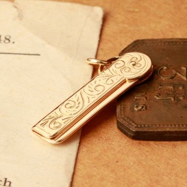 Pre-Owned Vintage 1964 9ct Gold Engraved Opening Comb Charm