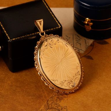 Pre-Owned Vintage 1977 9ct Yellow Gold Oval Locket Pendant