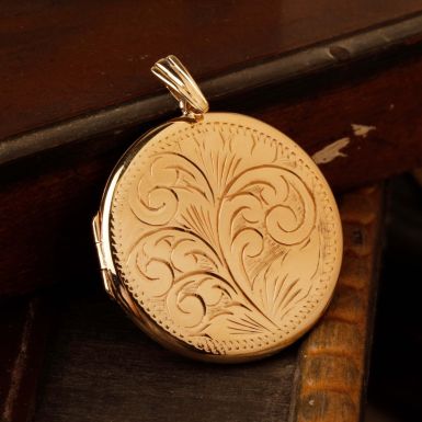 Pre-Owned Vintage 1970 9ct Gold Patterned Round Locket Pendant