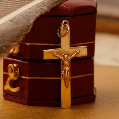 Pre-Owned Vintage 1955 9ct Yellow Gold Crucifix Pendant