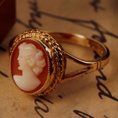 Pre-Owned Vintage 1973 9ct Yellow Gold Cameo Ring