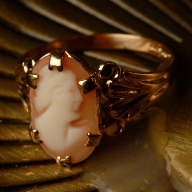 Pre-Owned Vintage 1967 9ct Gold Oval Cameo Ring