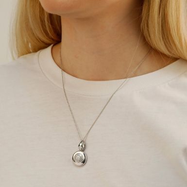 Pre-Owned 18ct White Gold Diamond Cluster Circle Necklace