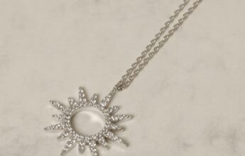 How to Look After Your Jewellery on Holiday